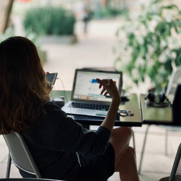 woman at office Download whitepaper
